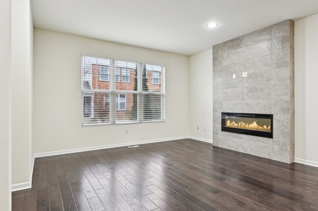 Photo - 905 Times Square Dr