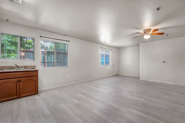 Photo - 5231 Huntington Dr N Unidad 2