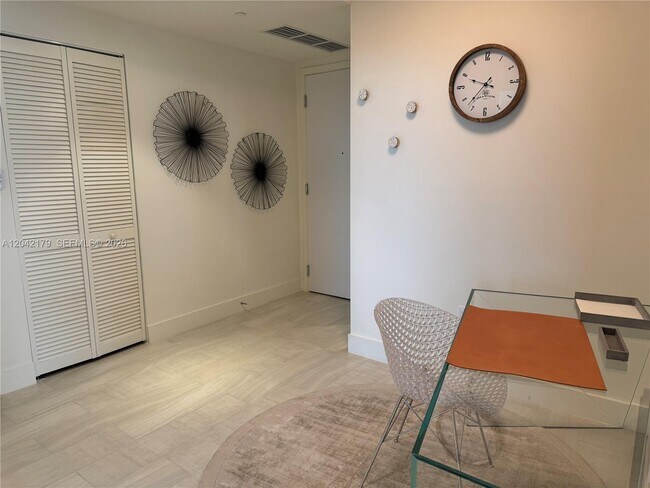 Photo - 2000 Metropica Wy Unit 903