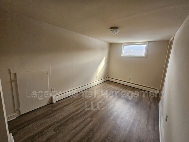 Photo - 168 S Main St