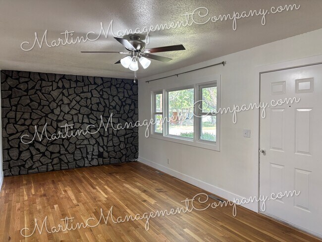 Photo - 2436 W 2nd St