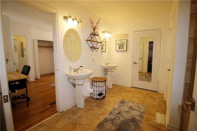 Photo - 1875 Brewer Blvd SW