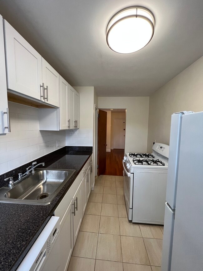 Building Photo - 333 Massachusetts Ave