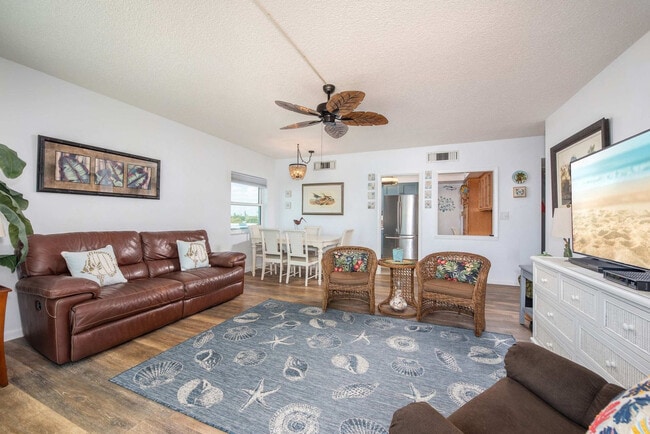 Photo - 205 Jimmy Buffett Mem Hwy Unidad FL4-ID1343756P