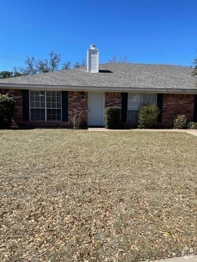Building Photo - 928 Briar Dr Rental