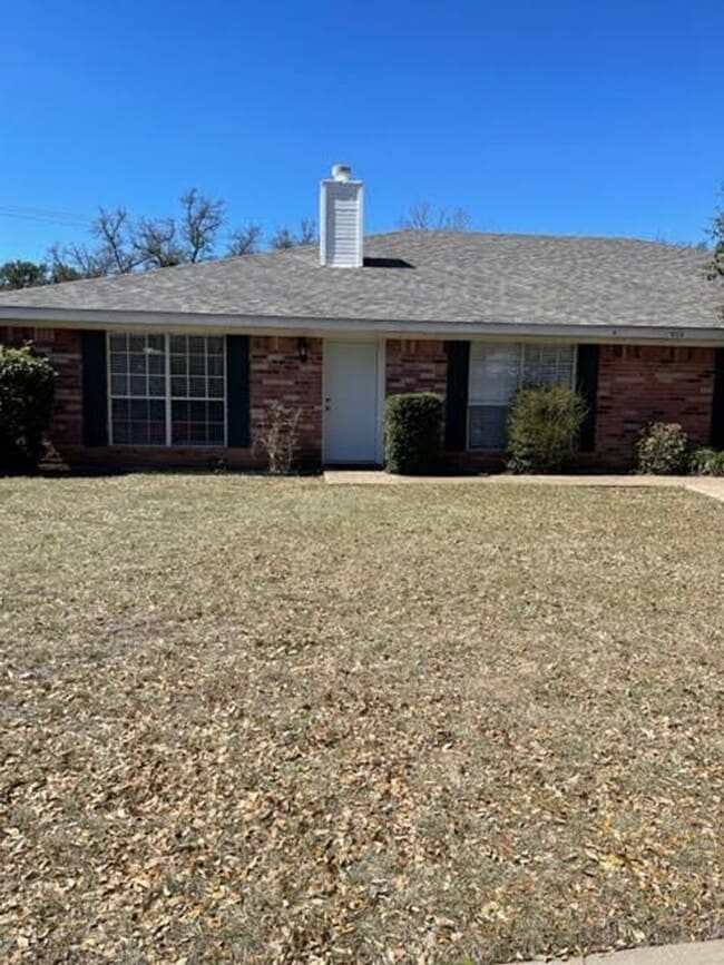 Building Photo - 928 Briar Dr Rental