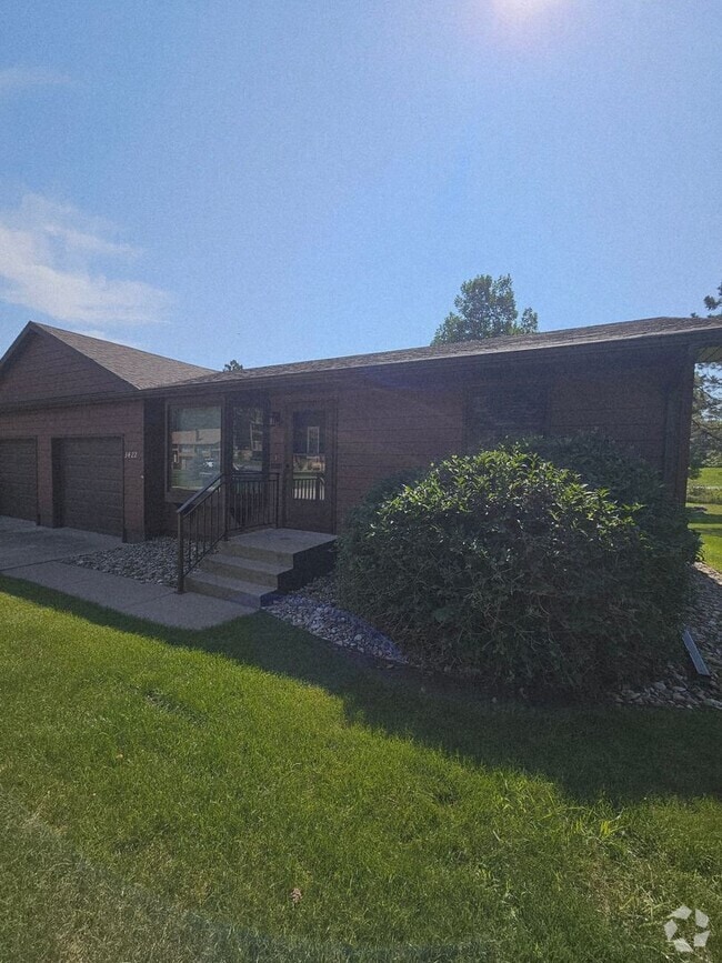 Building Photo - 2 BEDROOM | 1 BATH | SINGLE LEVEL | GARAGE... Rental