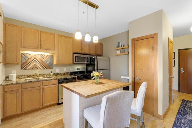 15 E Franklin Ave