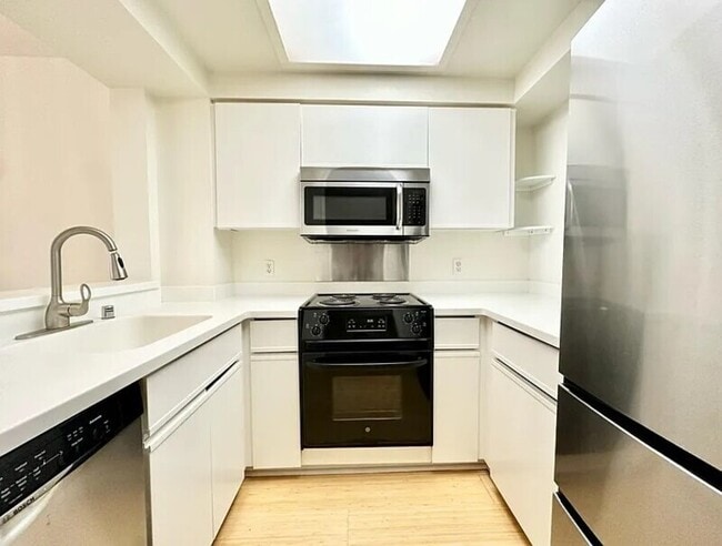 101 Lombard St Unit 21