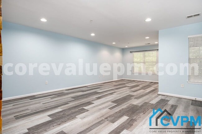 Photo - 806 Emory Ct