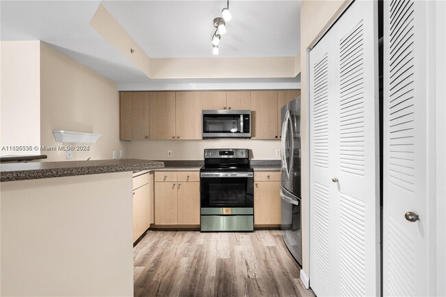 Photo - 1919 Van Buren St Unit CONDO LIKE NEW HOLLYWOOD