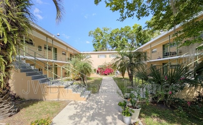 Building Photo - 2775 Herschel St Rental