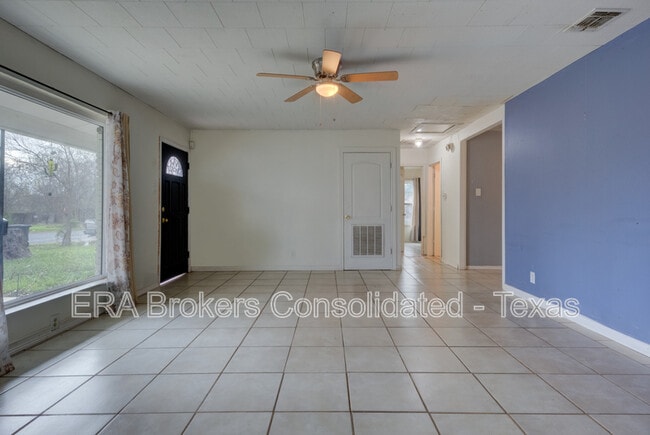 Photo - 5815 Pyle St