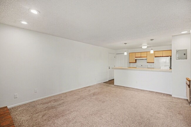 Photo - Ground Level Condo! 1 Bed 1 Bath In Littleton! Unidad A2