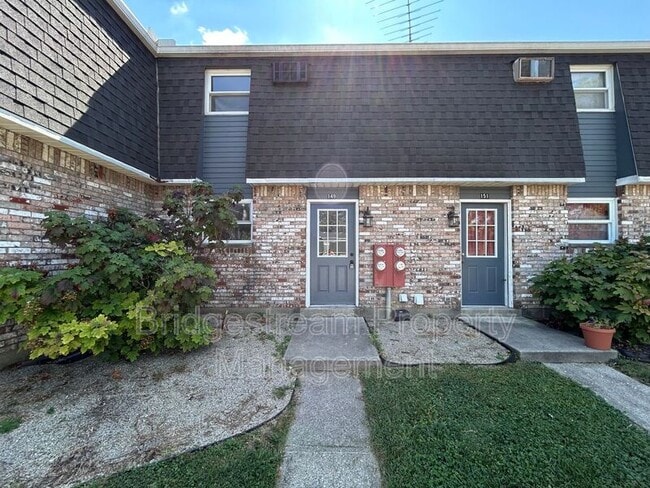 Building Photo - 149 Oak St Rental
