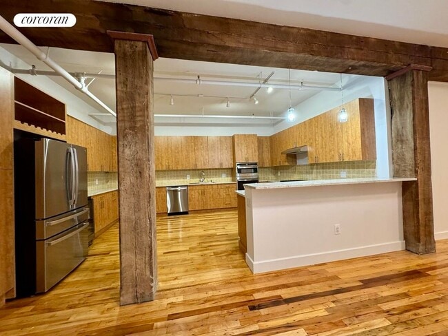 Photo - 275 Conover St