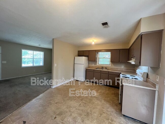 Photo - 2102 Winifred Ln