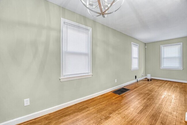 Photo - 4707 B St SE