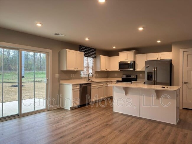Photo - 102 Stockland Trl
