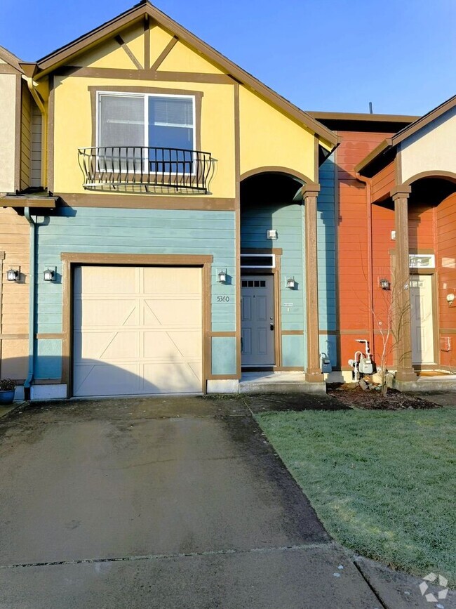 Building Photo - Spacious 3B/2.5Ba Townhome w/ Garage!