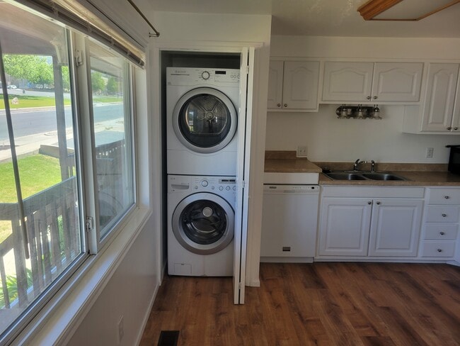 Laundry with stackable washer/dryer - 461 E 2650 N Unit Apartment #4