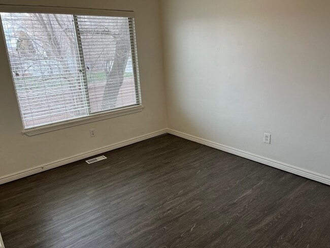 Photo - Fantastic Murray 3 Bedroom Townhome!