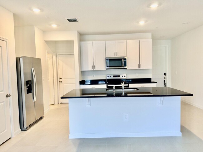 Photo - 586 Salisbury Cir