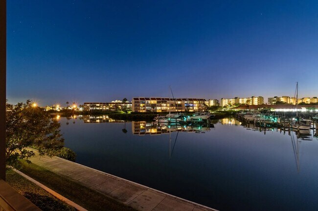 Photo - 7600 Sun Island Dr S Unidad 205