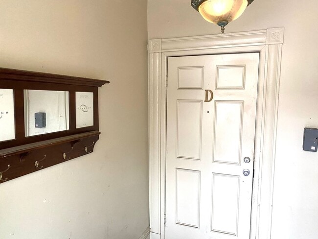 Photo - 1 -1/2-104 1/2 E Clay St Unit Apt #D