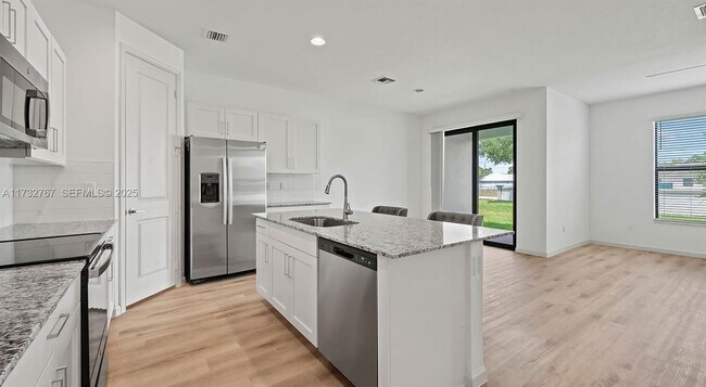 Photo - 5600 NW Coventry Cir