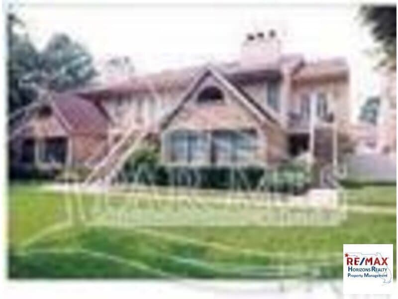 Centrally located condo with pool! - Centrally located condo with pool!