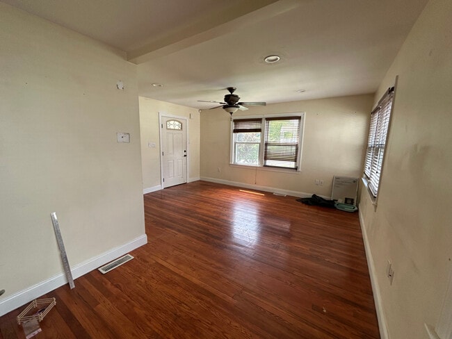 Photo - 4921 Demaio Dr