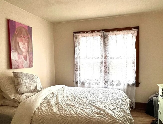 Photo - 139 Beethoven St Unit 7