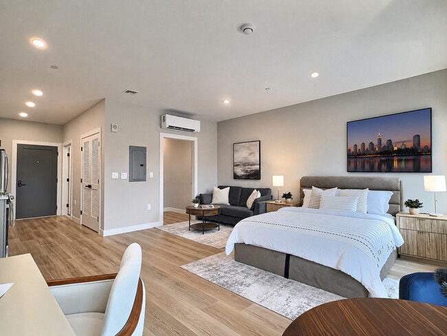 1305 HYDE PARK