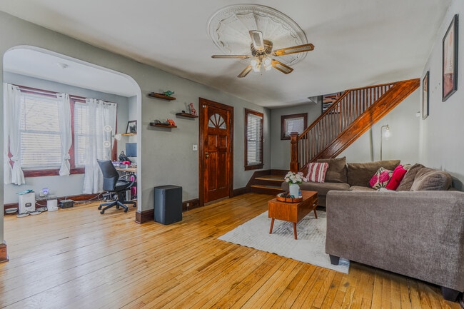 Sala de estar - 416 E 6th Ave