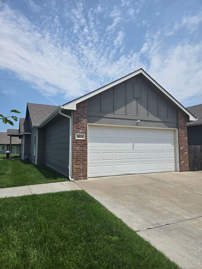 Photo - 3 bedroom 2 bath Duplex at 53rd & Meridian