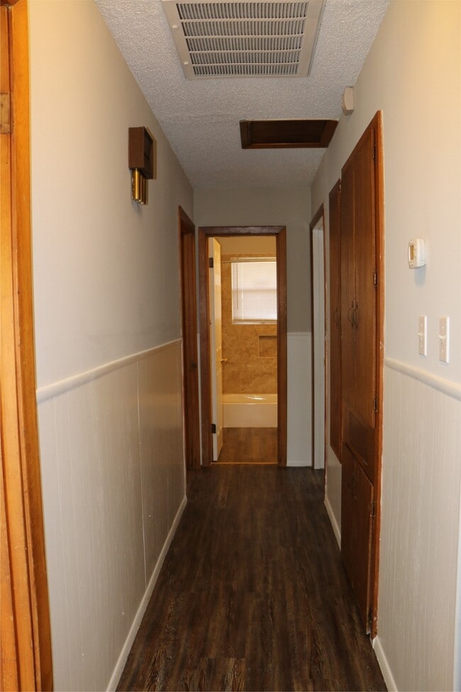 Photo - 710 W 7th St