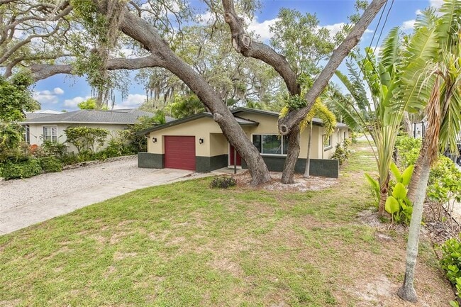 Photo - 211 Timberlane Dr