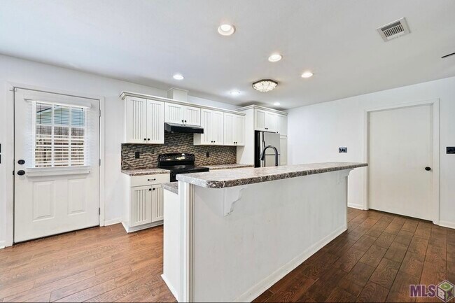 Photo - 4923 Newell St