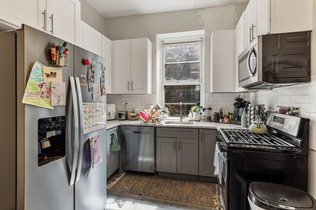 Photo - 1345 N Maplewood Ave Unit 2