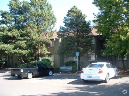 Building Photo - Barclay Square Apartments