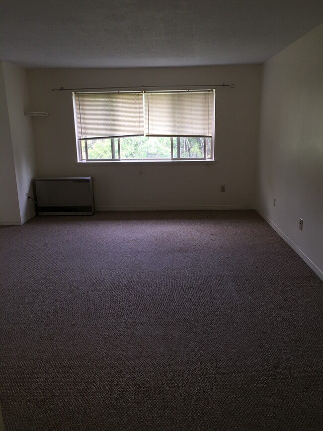 Building Photo - 190 Quarry Hill Rd Unit Quarry Hiill Rental