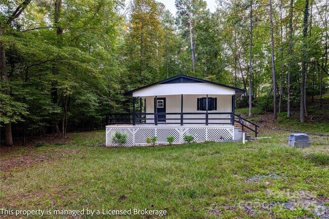 Building Photo - 372 Newport Dr Rental