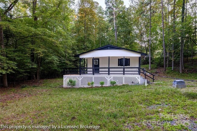 Photo - 372 Newport Dr House