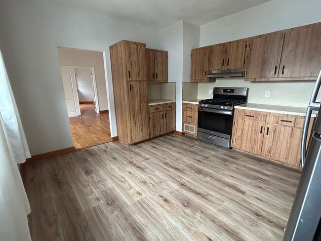 Building Photo - 9 Starbird St Unit 1