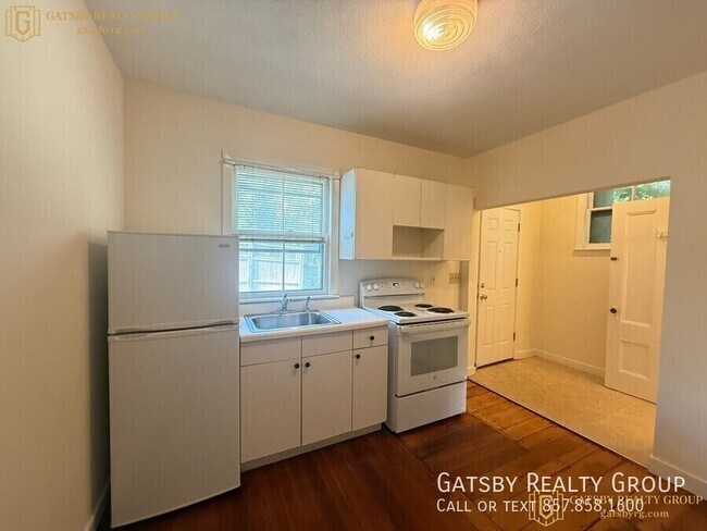 Building Photo - 19 Garfield St Unit 3R