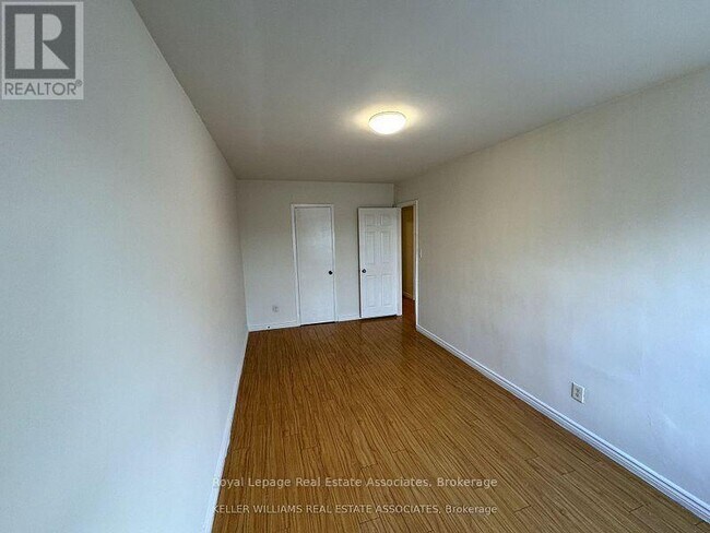 Photo - 3071 Hurontario St