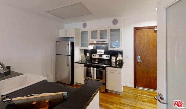 Photo - 901 S Broadway Unidad 204