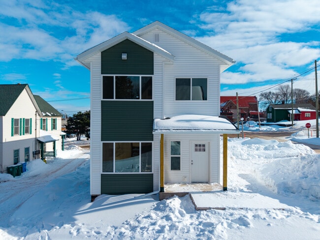 Photo - 412 W Baraga Ave