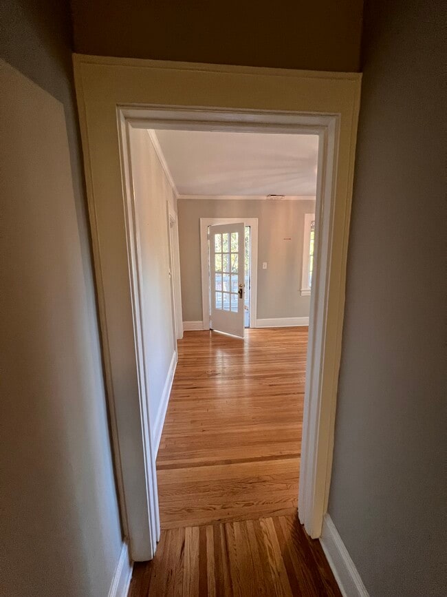 Building Photo - 124 N Laurel Ave Unit Charming Elizabeth Condo